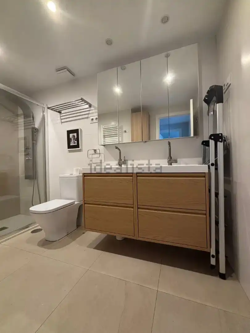 Bathroom of Flat for rent in Madrid  with Air Conditioner, Heating and Storage room
