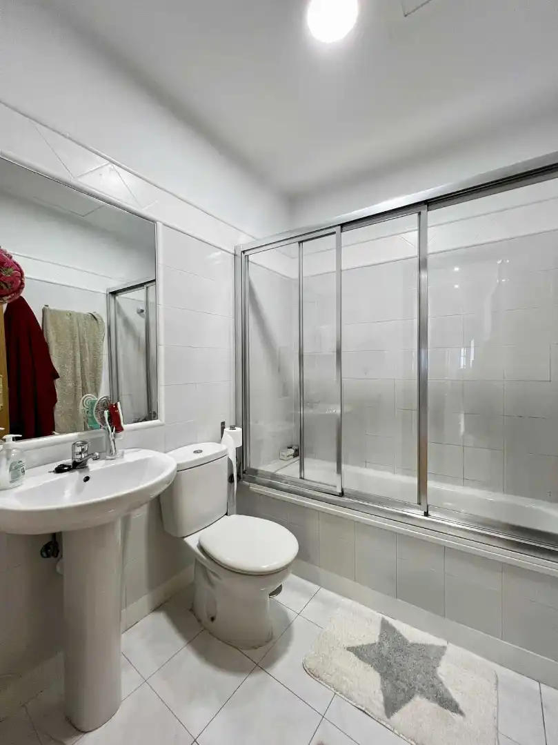 Baño de Piso en venta en Osuna con Balcón