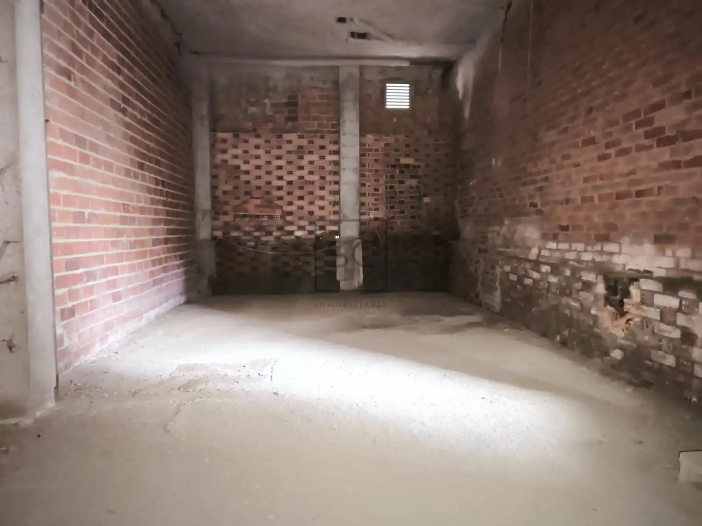 Local comercial en venta en Álvaro Cunqueiro, imagen 2