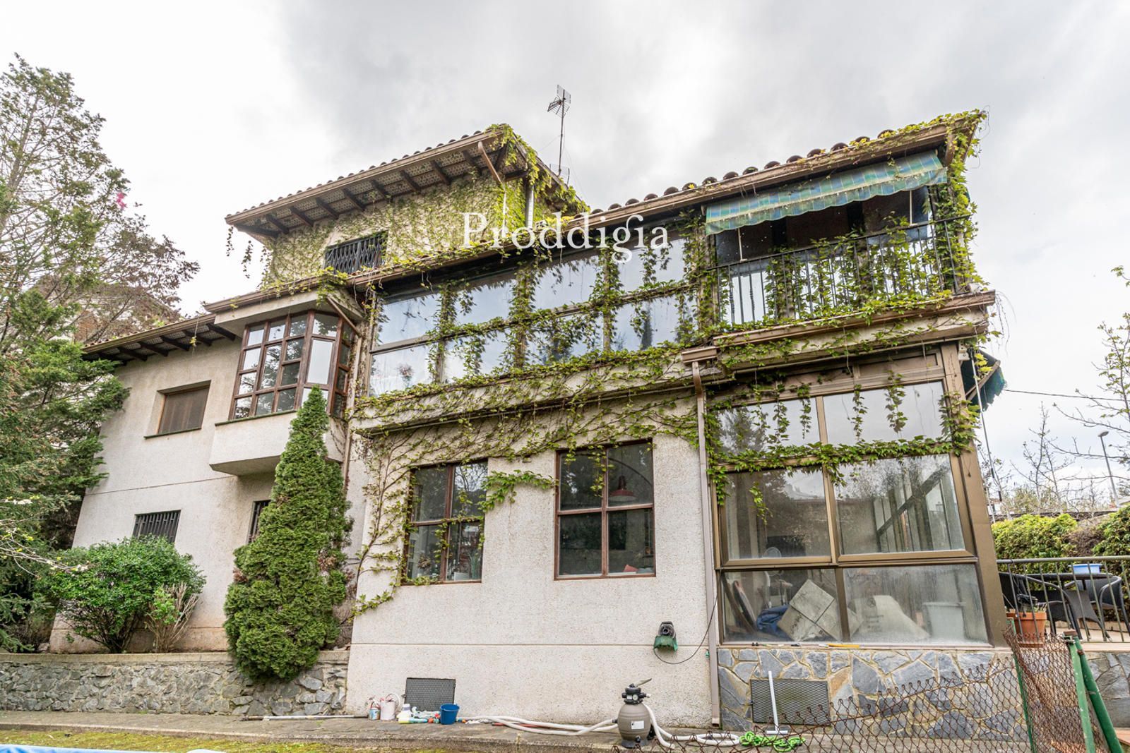 Vista exterior de Casa o xalet en venda en Sant Cugat del Vallès amb Aire condicionat, Calefacció i Jardí privat
