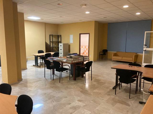 Local comercial en Alquiler en Avenida Libertad, 8 en La Algaba