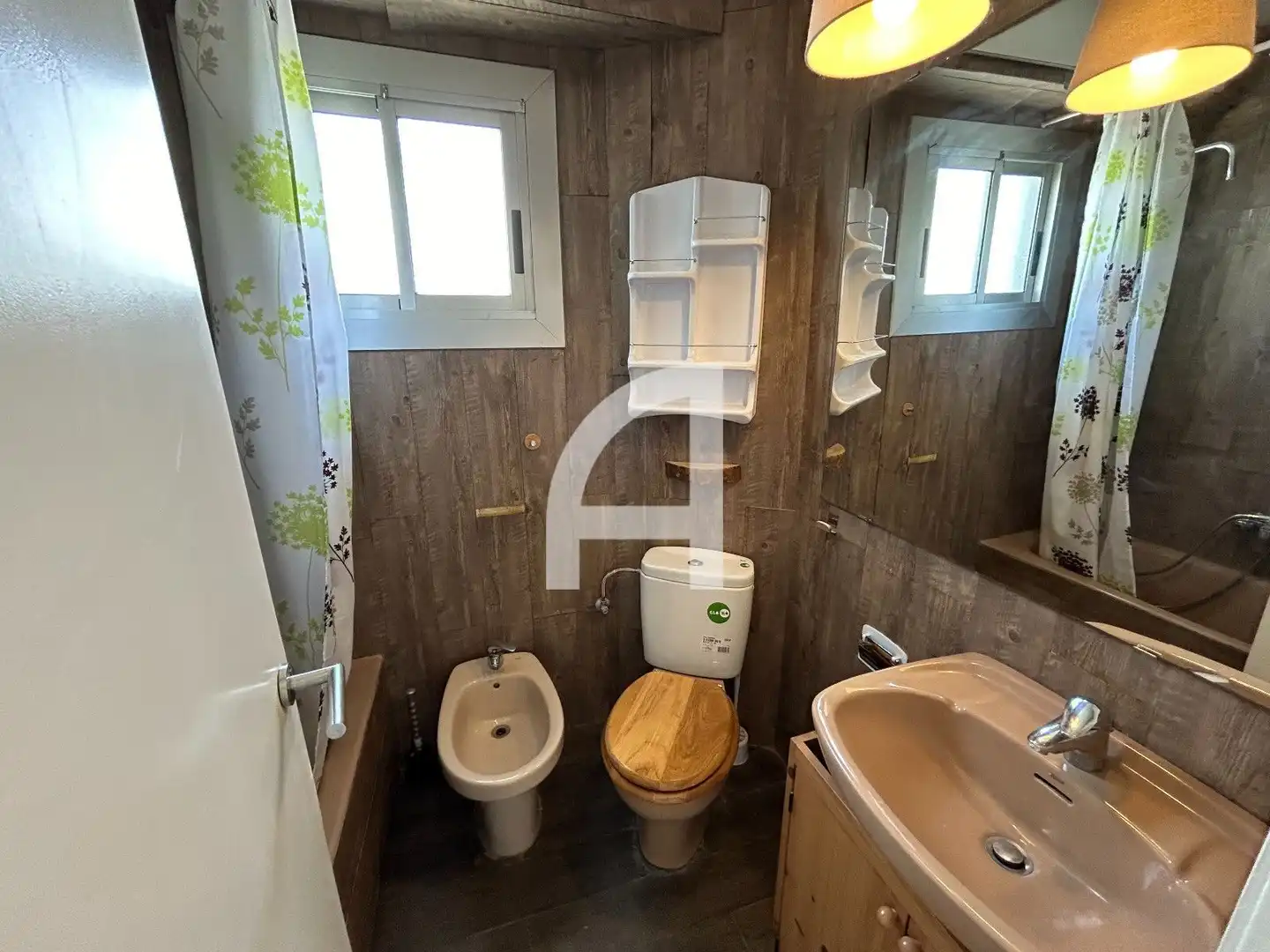 Badezimmer von Wohnung zur Miete in Barcelona mit Terrasse und Balkon