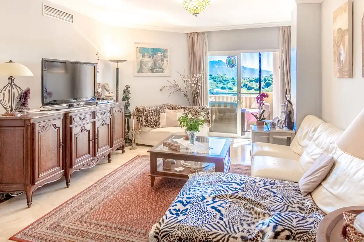 Living room of Flat for sale in Estepona  with Air Conditioner, Private garden and Terrace