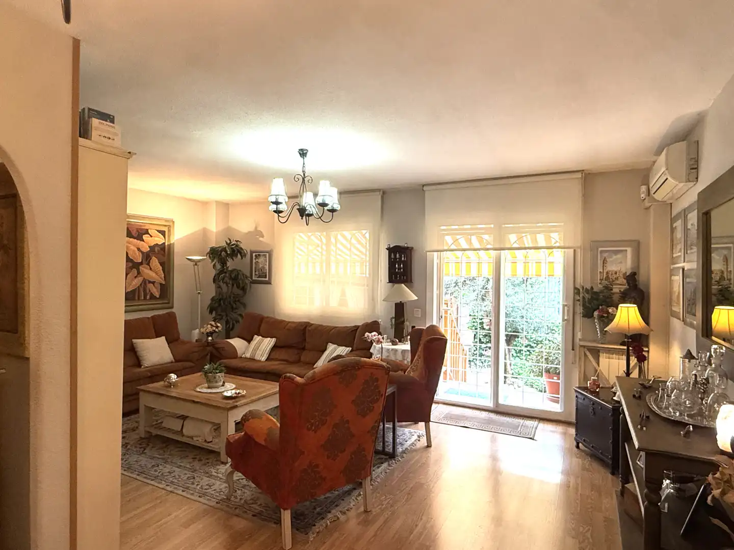 Living room of Houses for sale in Alcalá de Henares  with Air Conditioner, Heating and Private garden
