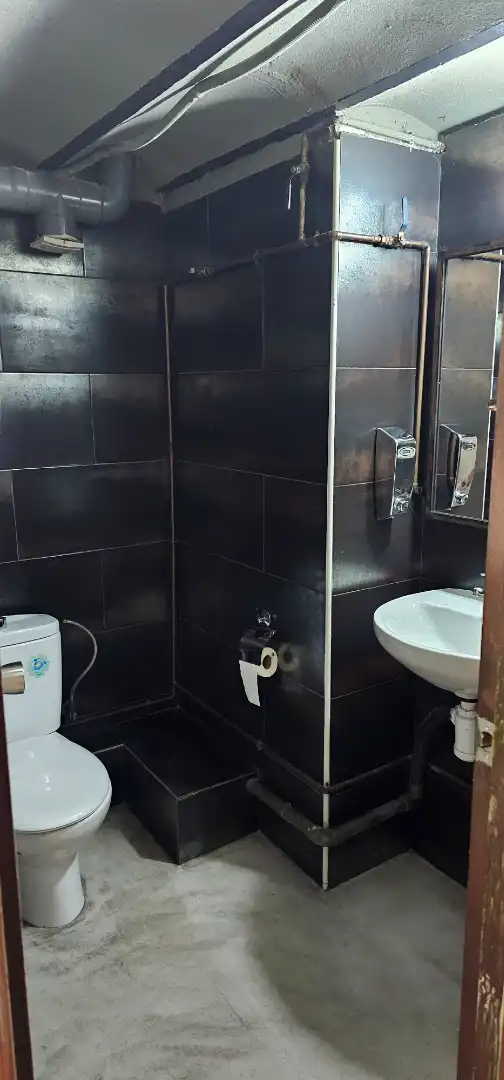 Baño de Local en venta en Barcelona con Aire acondicionado, Terraza y Amueblado
