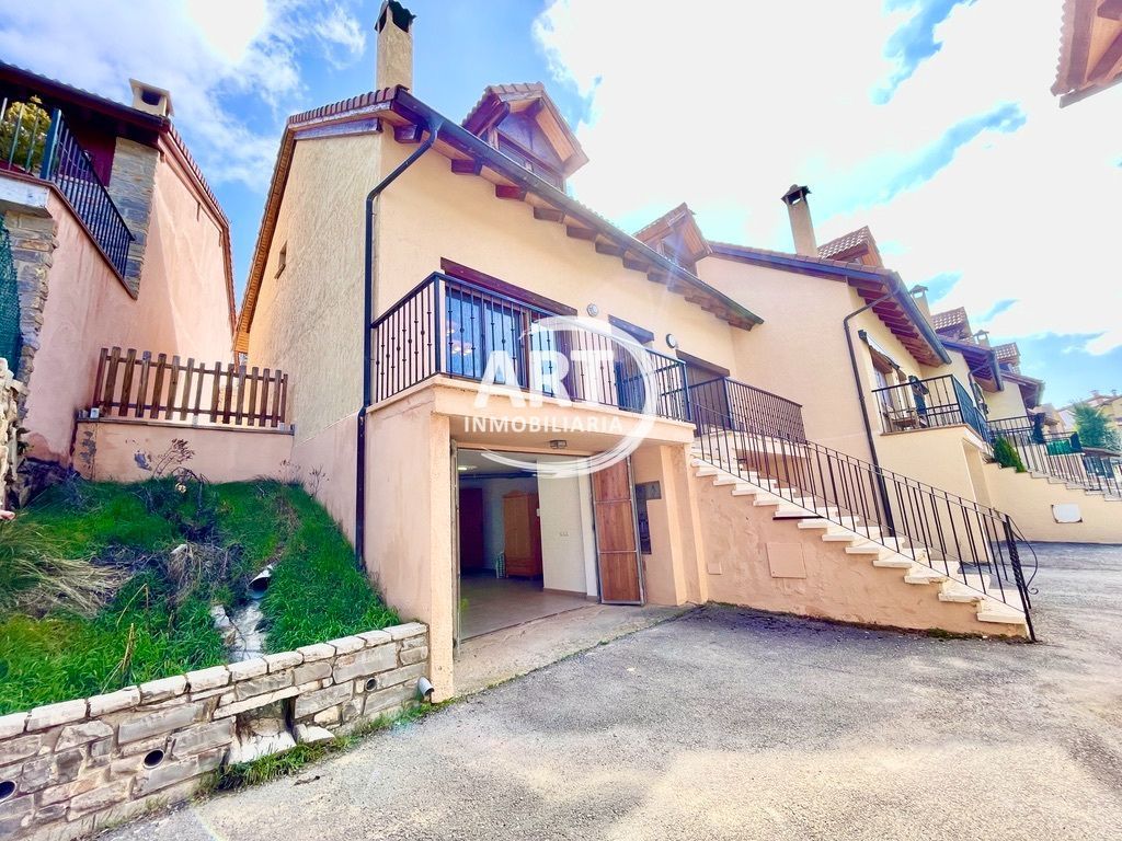 Casa adosada en venda a Alcalá de la Selva