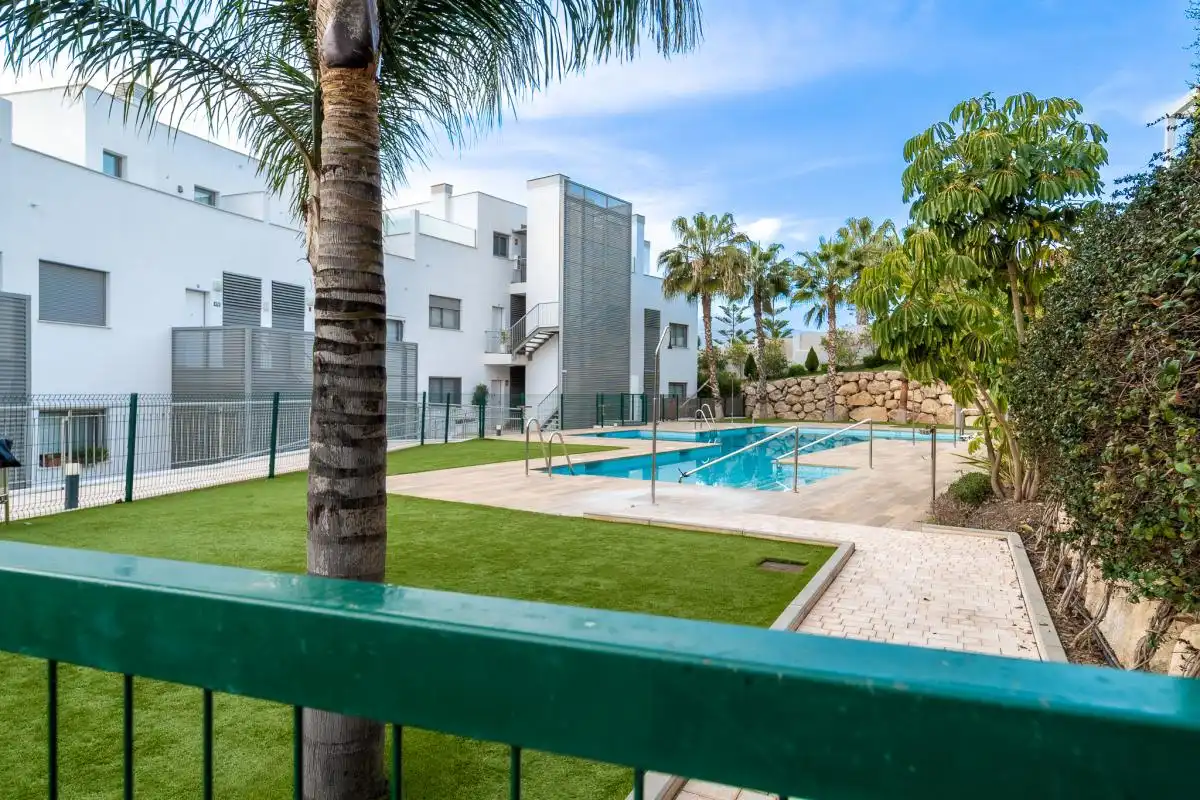 Piscina de Piso en venta en Vélez-Málaga con Aire acondicionado, Calefacción y Jardín privado