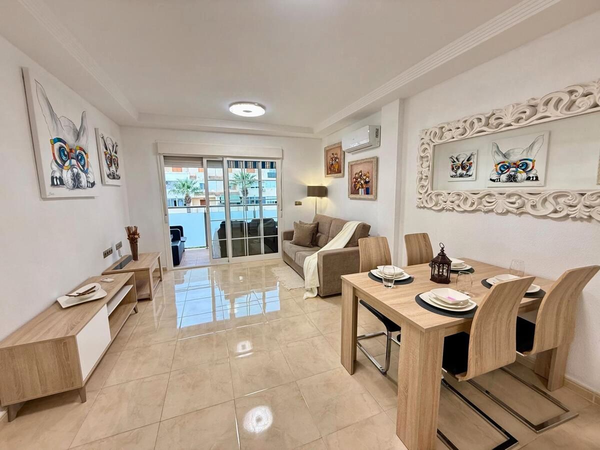 Living room of Apartment for sale in Torrevieja  with Terrace, Furnished and Community pool