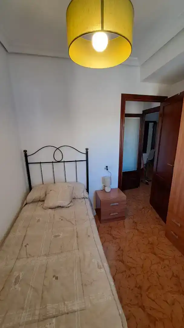 Schlafzimmer von Wohnung zur Miete in  Sevilla Capital mit Klimaanlage und Balkon
