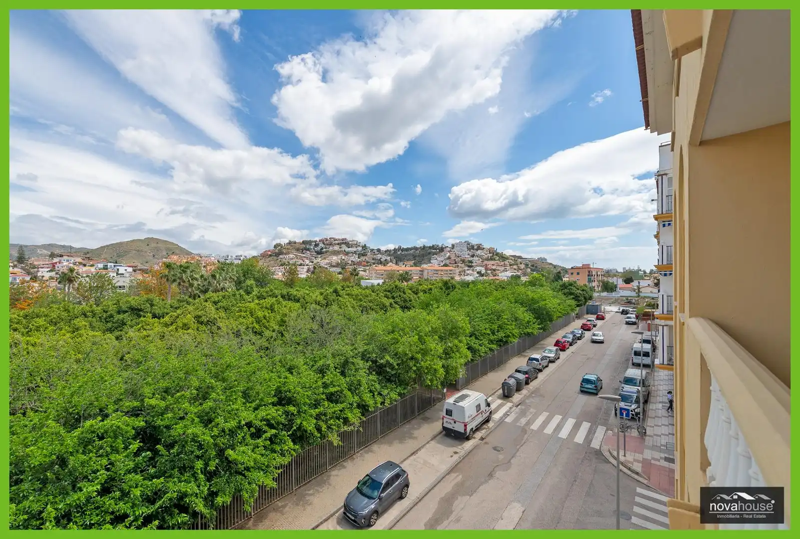 Außenansicht von Wohnung zum Verkauf in Rincón de la Victoria mit Terrasse, Abstellraum und Balkon