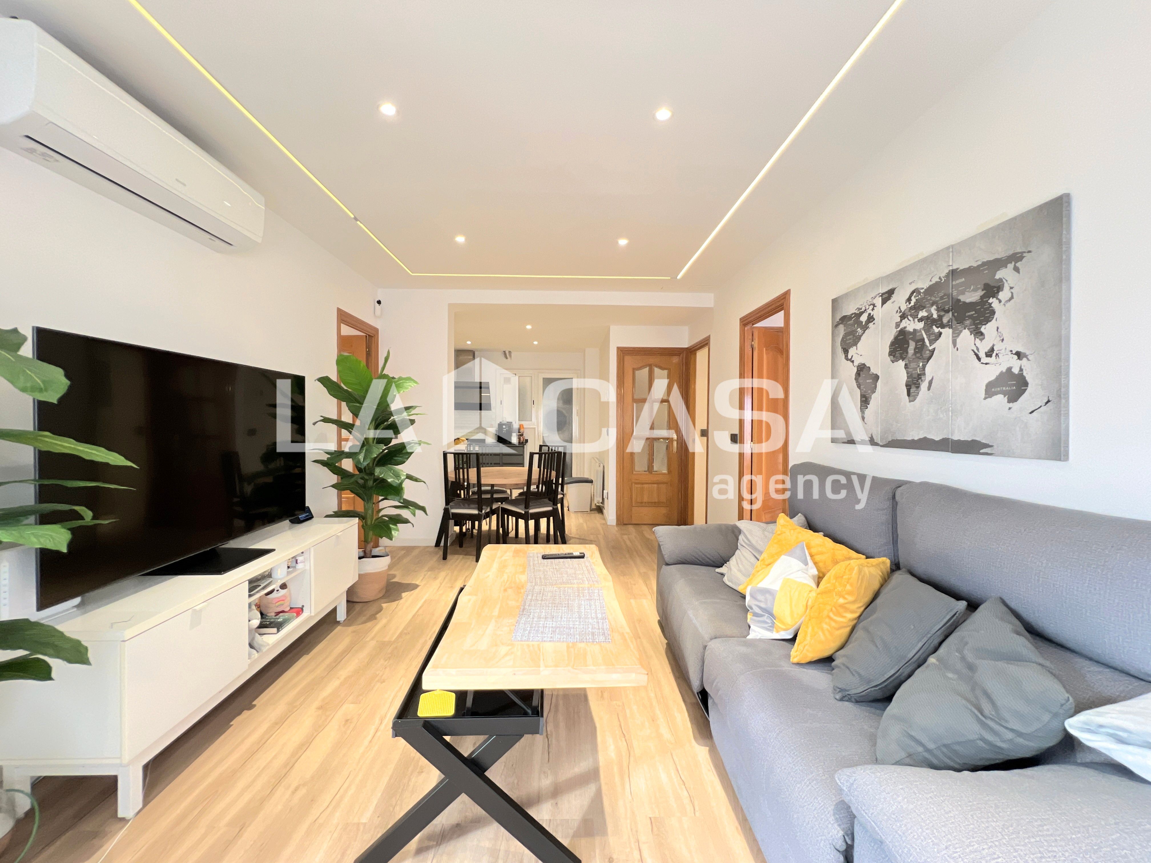 Living room of Flat for sale in Badalona  with Heating and Balcony
