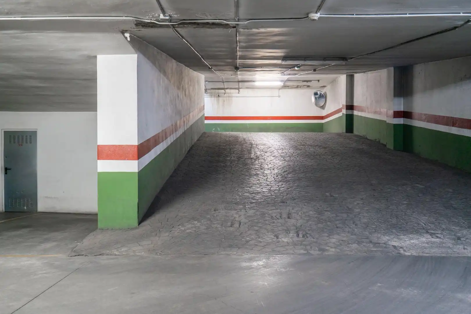 Parkplatz von Garage zum Verkauf in Granada