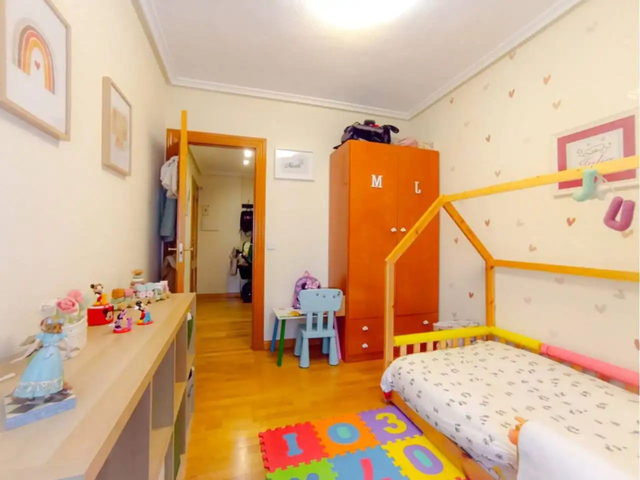 Dormitori de Apartament en venda en Burgos amb Calefacció, Parquet i Traster