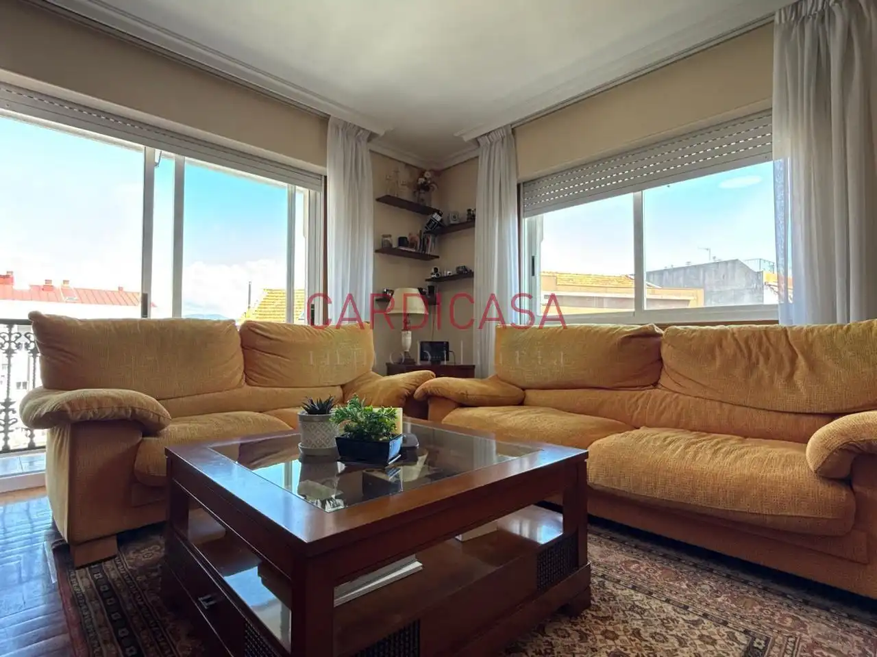 Sala de estar de Dúplex en venta en Vigo  con Calefacción, Parquet y Terraza