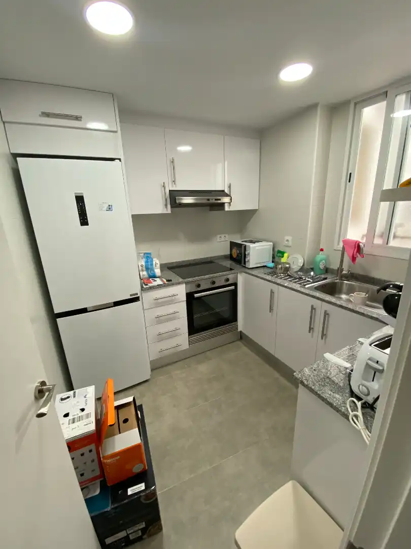 Cuina de Apartament per a compartir en Valencia amb Aire condicionat, Moblat i Forn