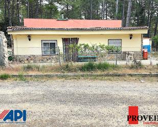 Vista exterior de Casa o xalet en venda en Trillo amb Terrassa