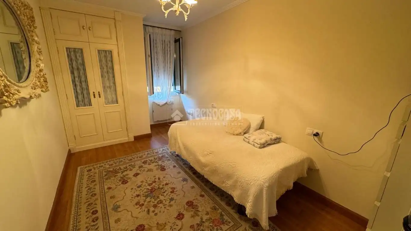 Bedroom of Flat for sale in Gijón 