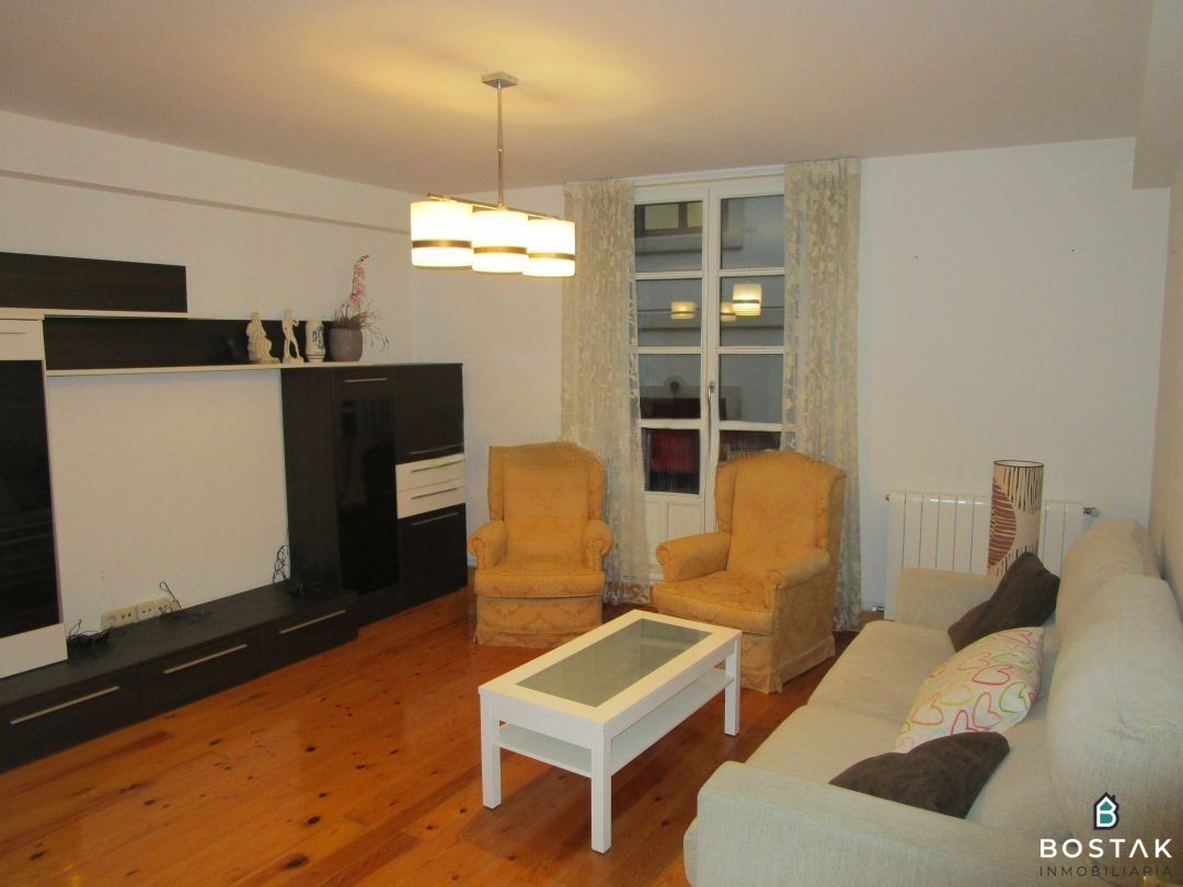 Sala d'estar de Pis en venda en Bilbao  amb Calefacció, Forn i Rentadora