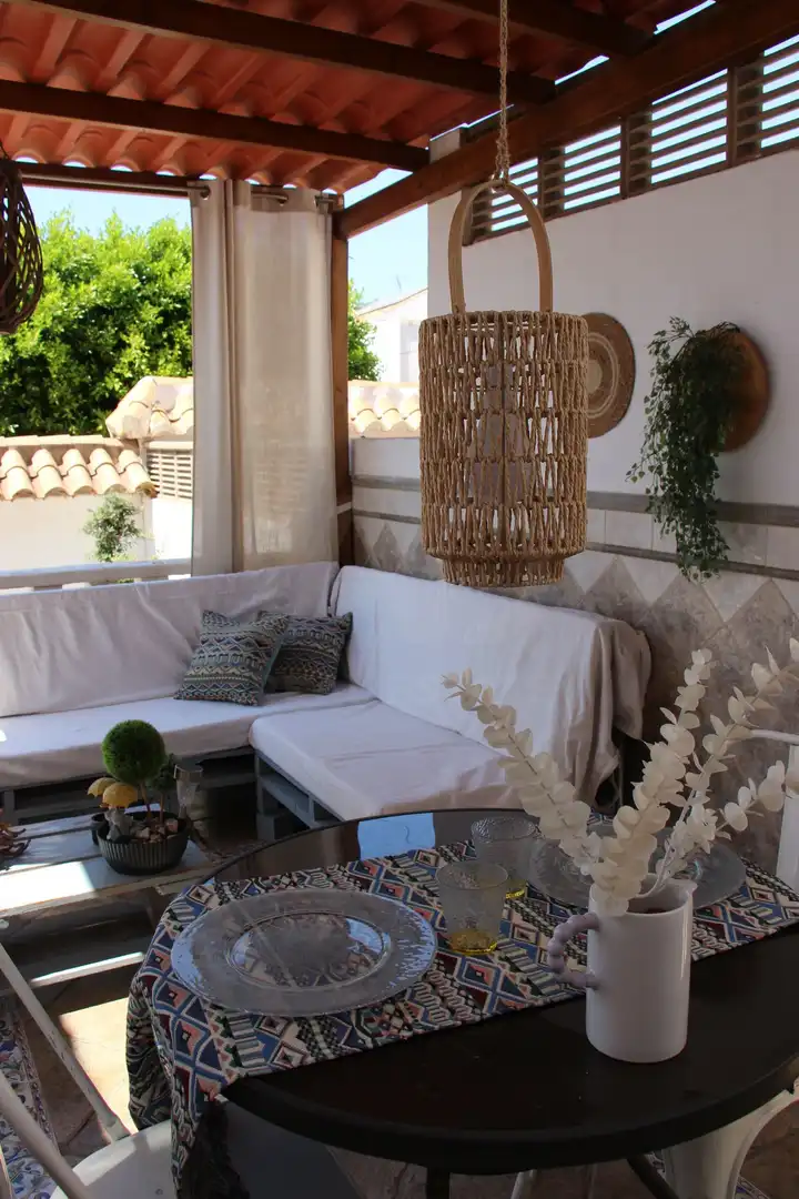 Sala d'estar de Casa adosada en venda en Roquetas de Mar amb Terrassa i Piscina