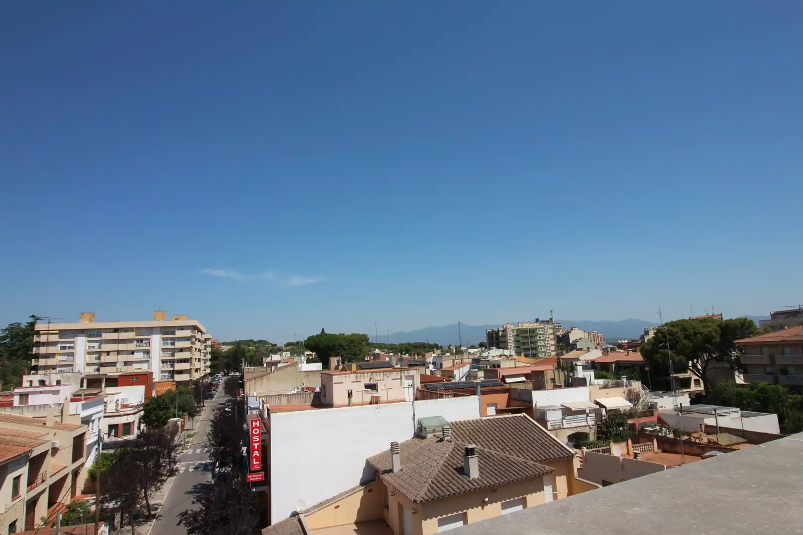Vista exterior de Dúplex en venda en Figueres amb Calefacció i Terrassa