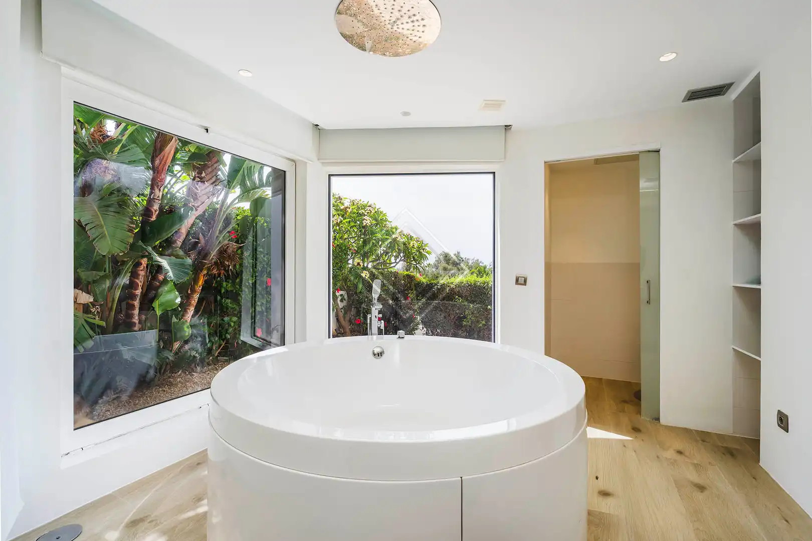 Baño de Casa o chalet de alquiler en Marbella con Aire acondicionado, Calefacción y Jardín privado