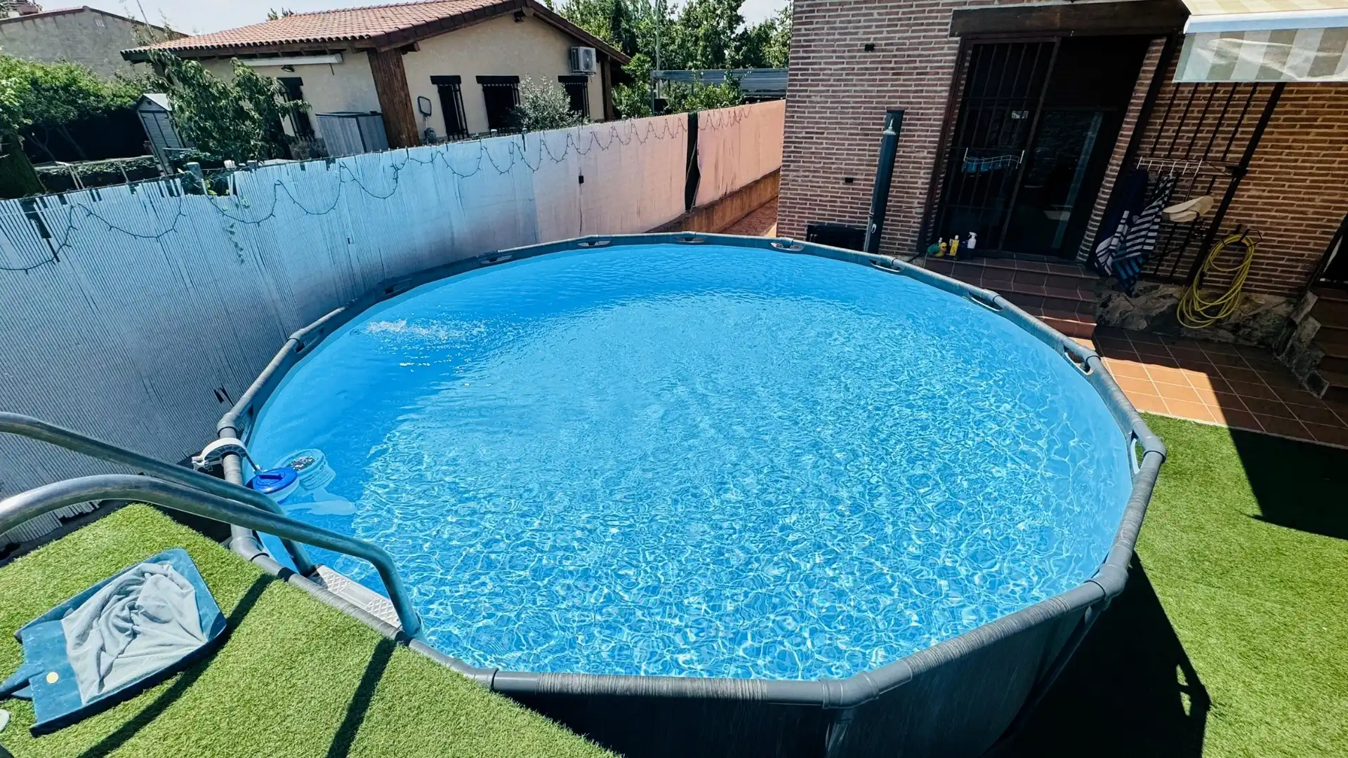 Piscina de Casa o xalet en venda en Cedillo del Condado amb Aire condicionat, Calefacció i Jardí privat