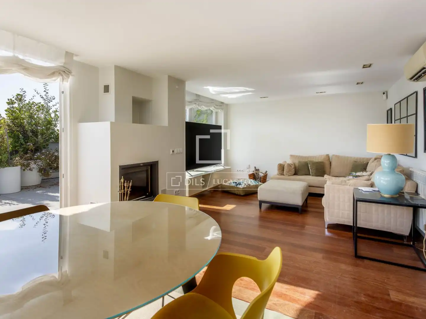 Wohnzimmer von Dachboden zur Miete in Madrid mit Klimaanlage, Heizung und Parkett