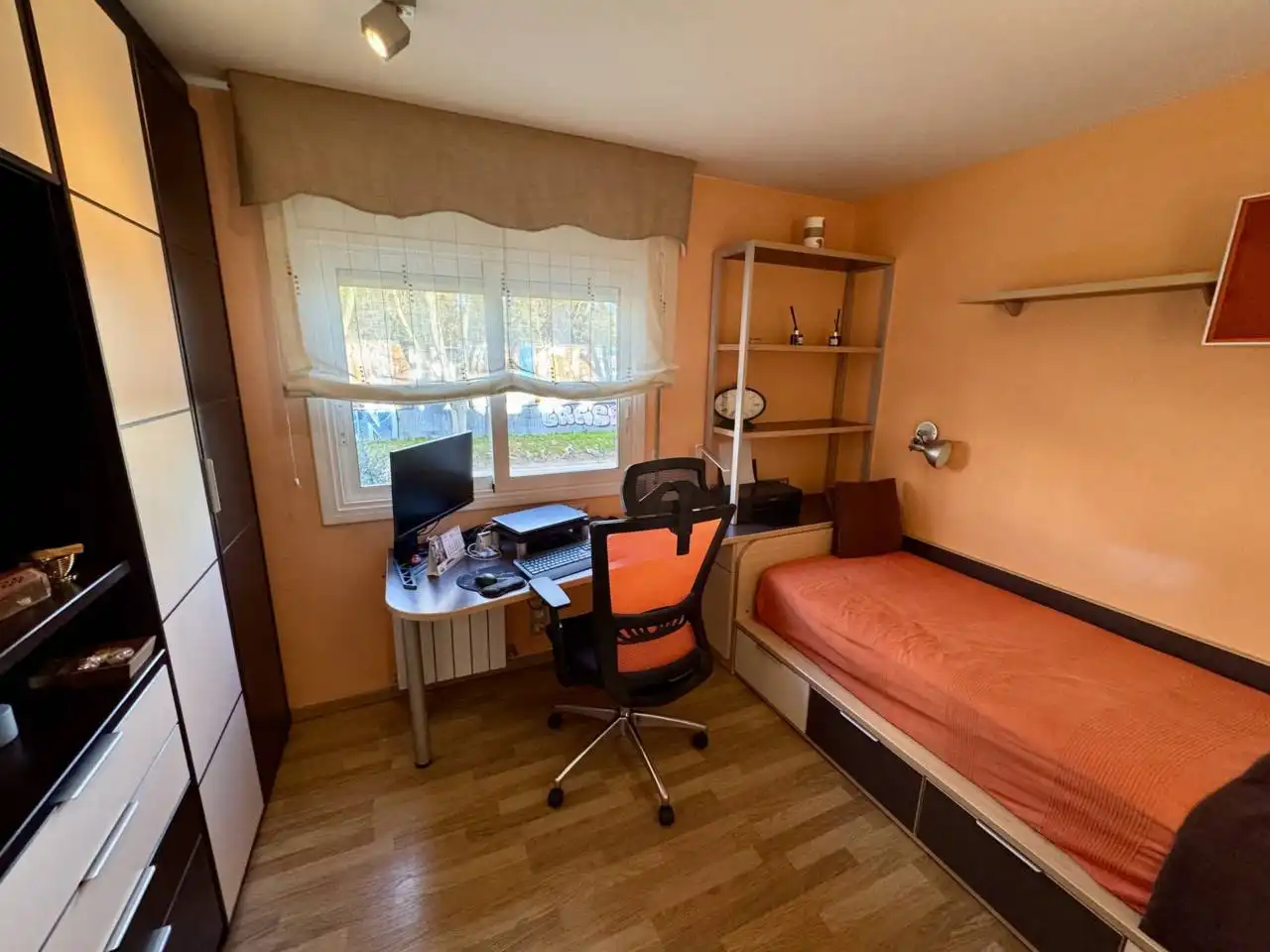 Bedroom of Houses for sale in Cerdanyola del Vallès  with Air Conditioner, Heating and Private garden
