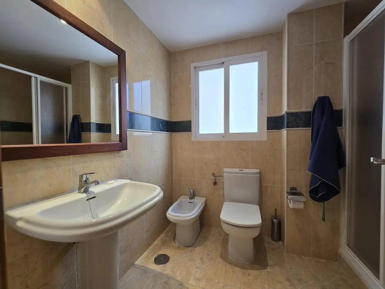 Baño de Piso en venta en Benidorm con Aire acondicionado, Terraza y Piscina