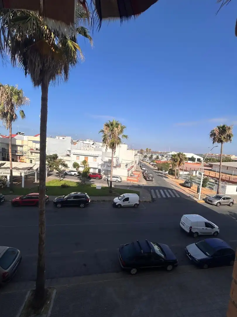 Vista exterior de Pis en venda en Isla Cristina amb Jardí privat, Terrassa i Traster