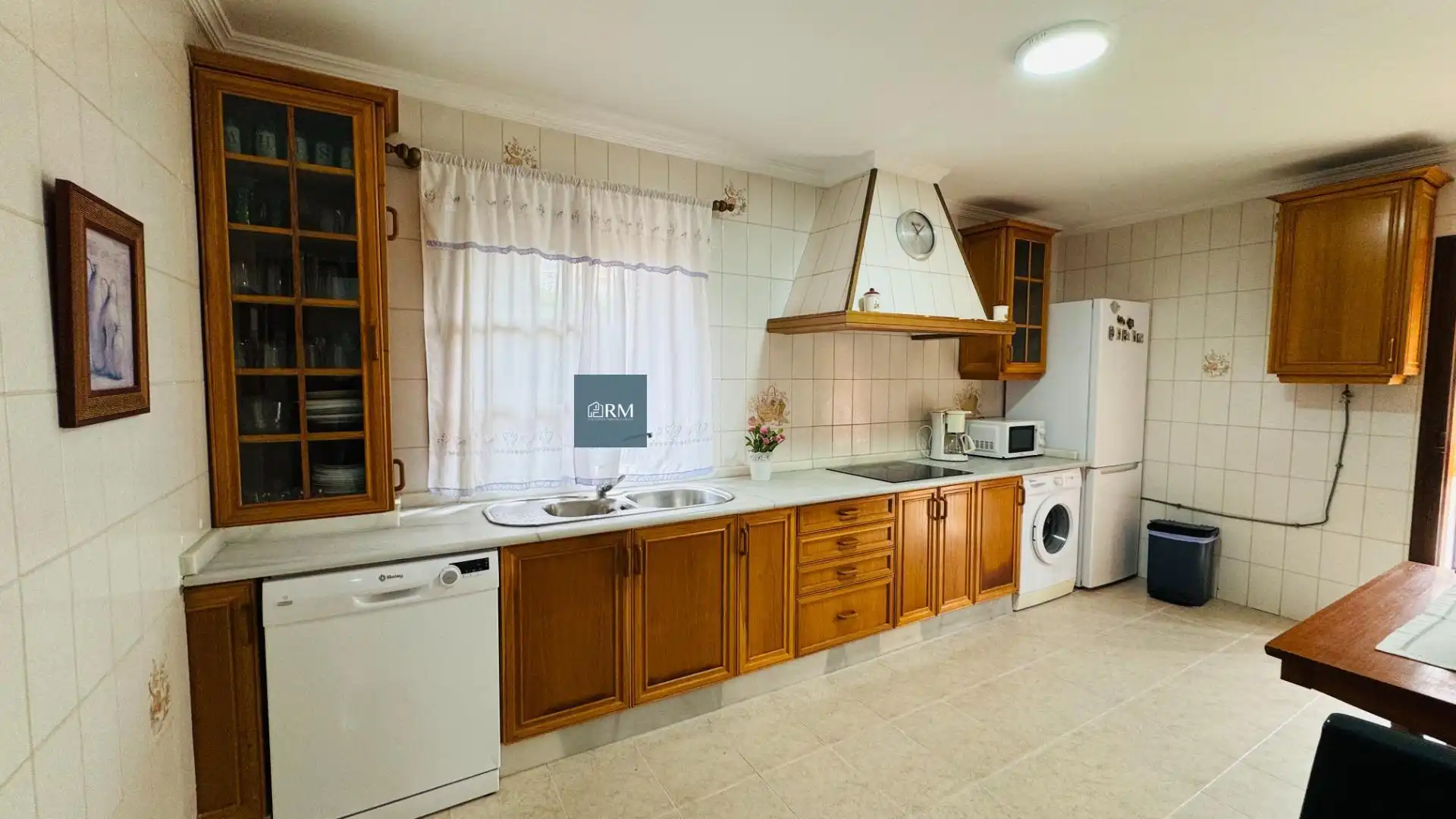 Cuina de Casa o xalet en venda en Sanlúcar de Barrameda amb Jardí privat, Terrassa i Traster