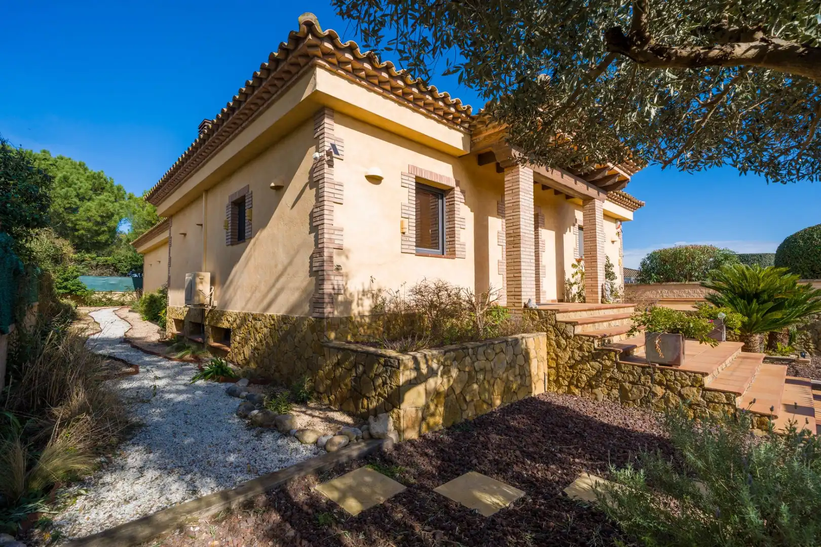 Vista exterior de Casa o xalet en venda en Torroella de Fluvià amb Aire condicionat, Calefacció i Jardí privat