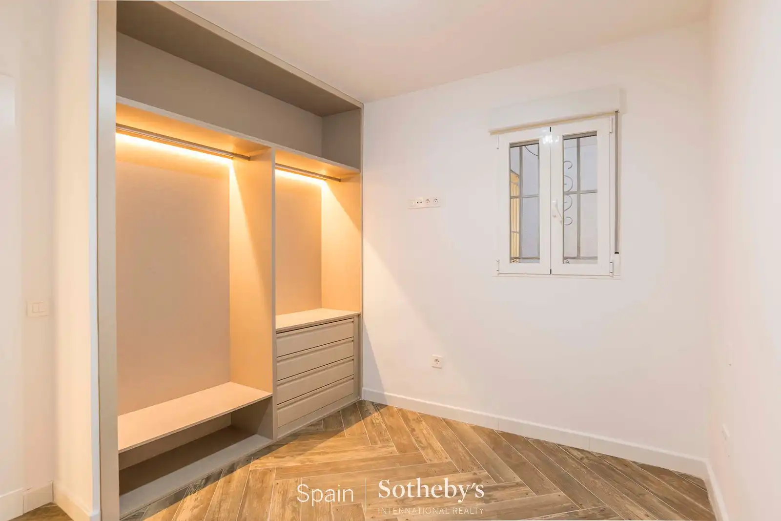 Apartments for sale in Madrid  with Air Conditioner and Heating