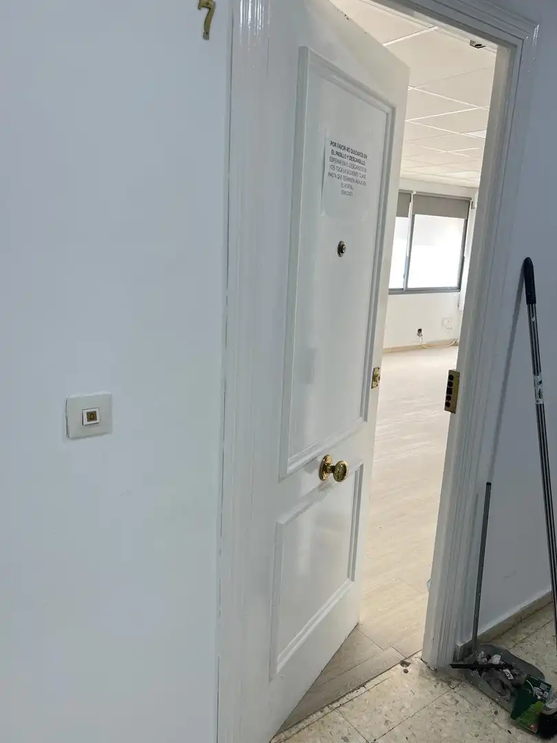 Office for rent in Sevilla  with Air Conditioner