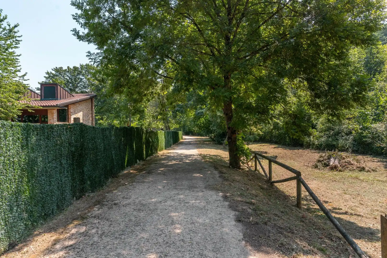 Vista exterior de Casa o xalet en venda en Sobrescobio amb Balcó