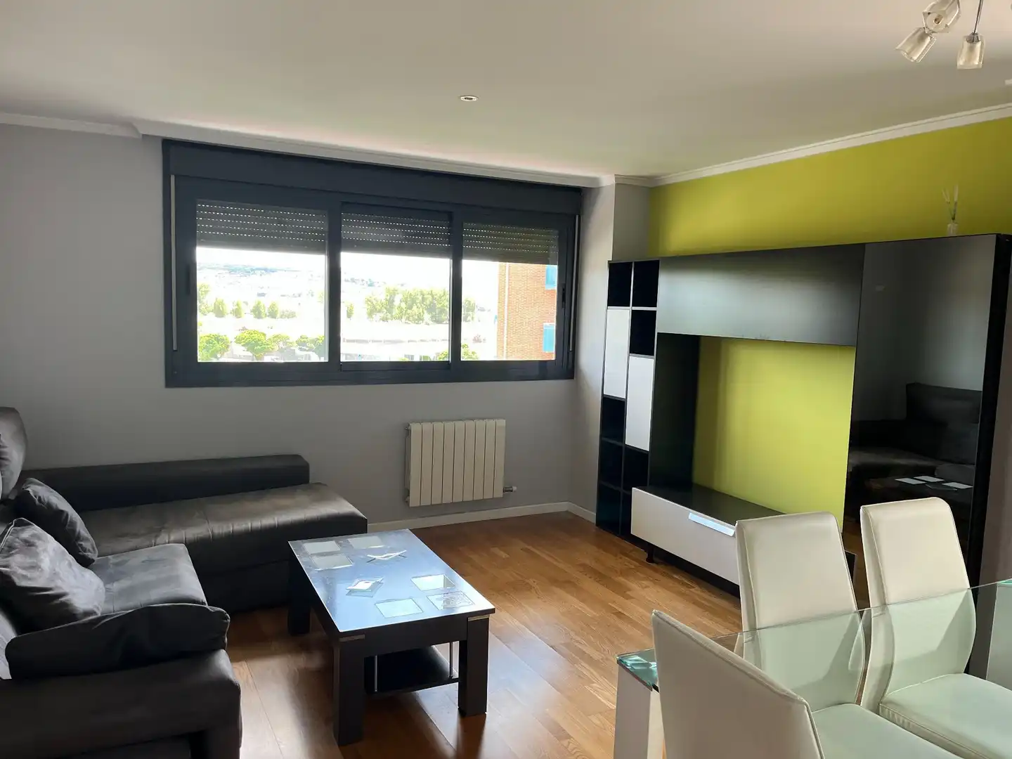 Sala d'estar de Pis de lloguer en Ávila amb Calefacció, Terrassa i Moblat