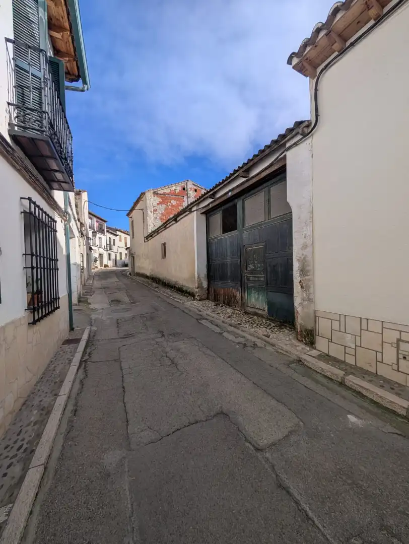 Vista exterior de Local en venta en Chinchón