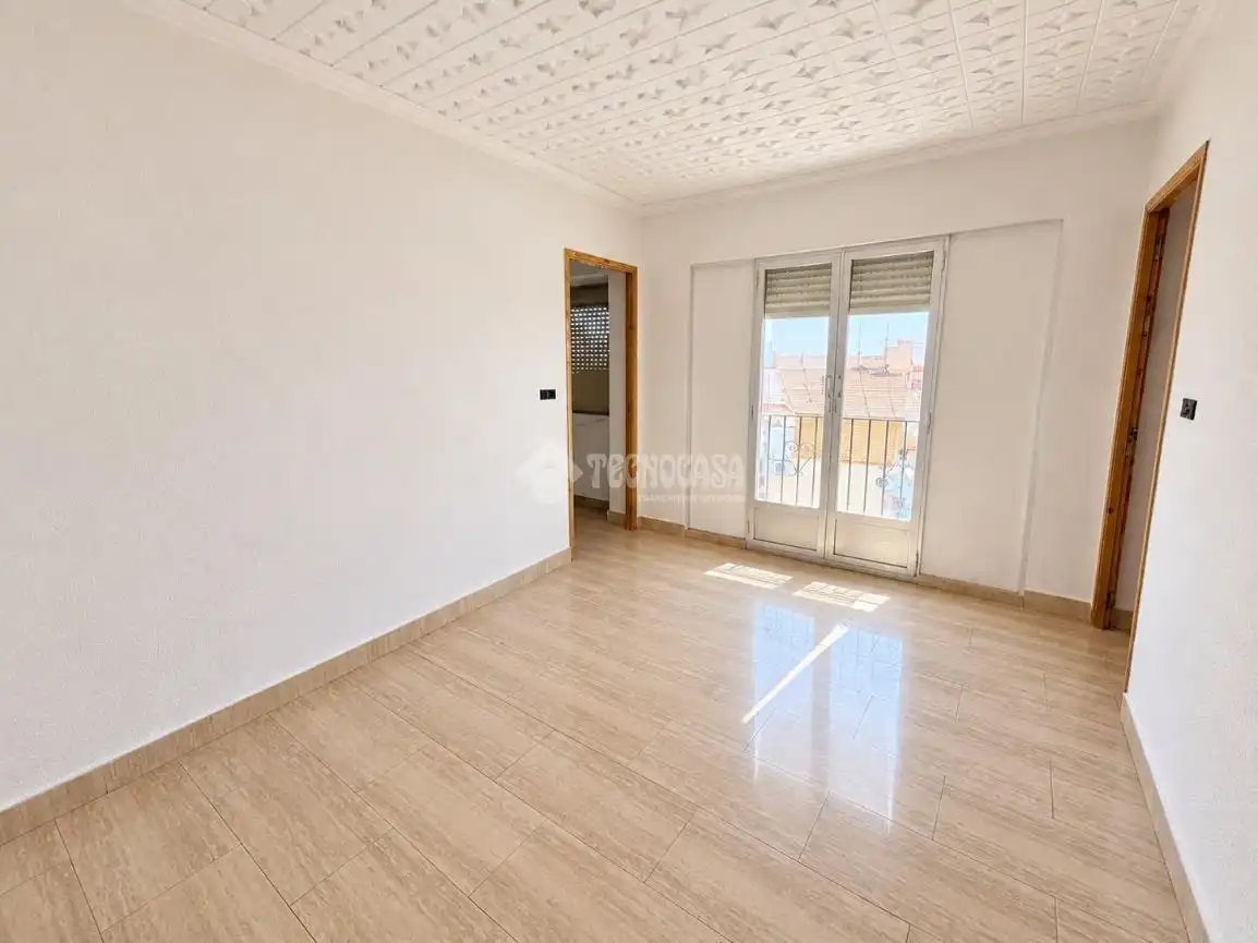 Flat with terrace for sale in Florida - Ciudad de Asís