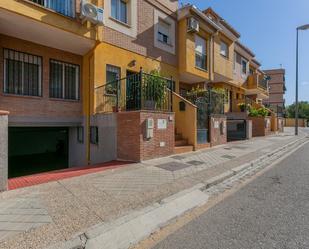 Vista exterior de Casa o xalet en venda en  Granada Capital amb Terrassa