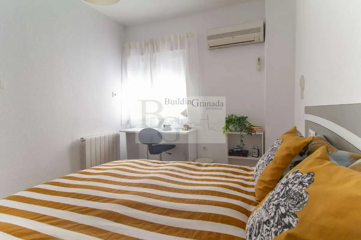 Habitación de Piso de alquiler en Granada con Calefacción, Terraza y Amueblado