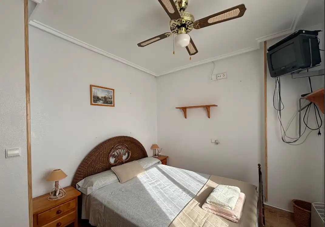 Dormitori de Casa o xalet de lloguer en Torrevieja amb Aire condicionat, Calefacció i Jardí privat
