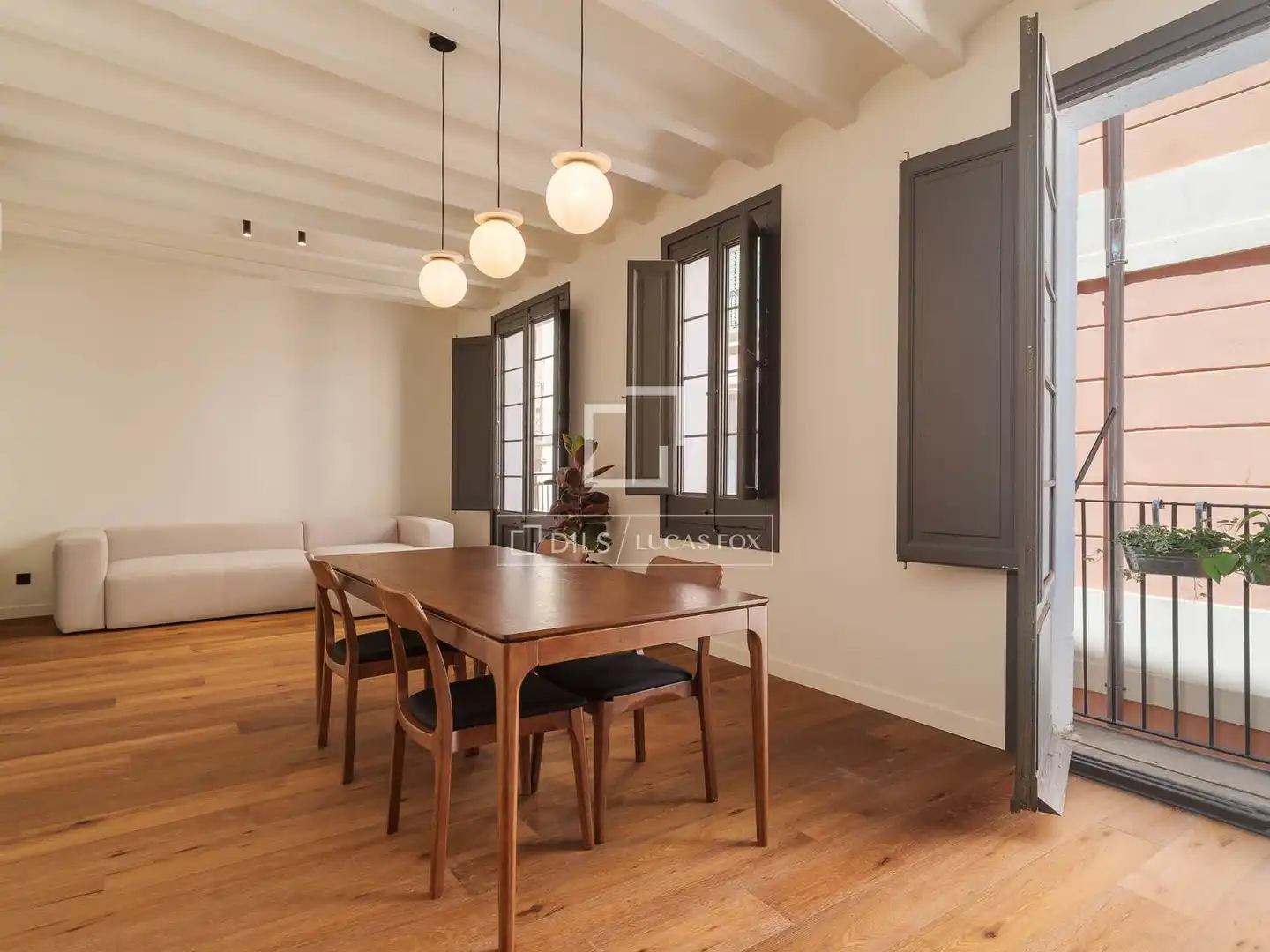 Comedor de Piso en venta en Barcelona con Aire acondicionado, Parquet y Amueblado