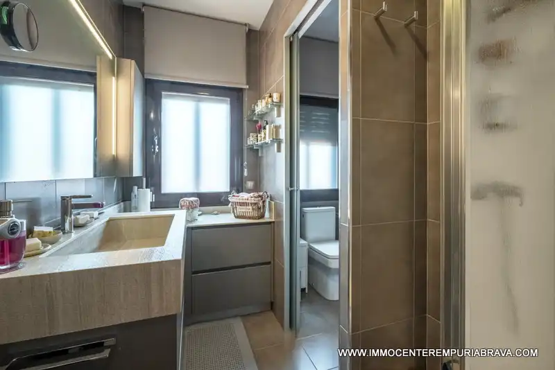 Baño de Finca rústica en venta en Masarac i Vilarnadal con Aire acondicionado, Jardín privado y Terraza