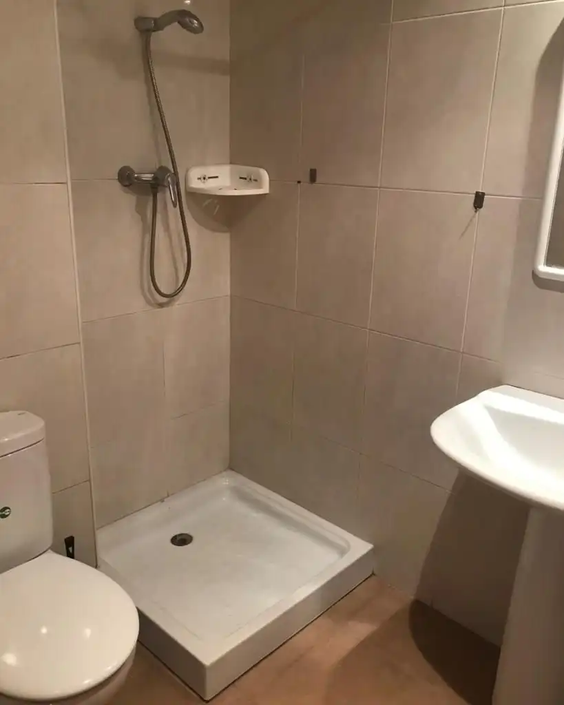 Baño de Piso de alquiler en Tàrrega con Calefacción, Parquet y Terraza