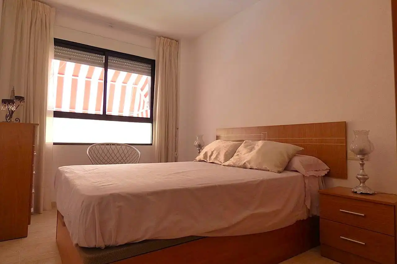 Dormitori de Pis en venda en Benidorm amb Terrassa, Piscina i Moblat