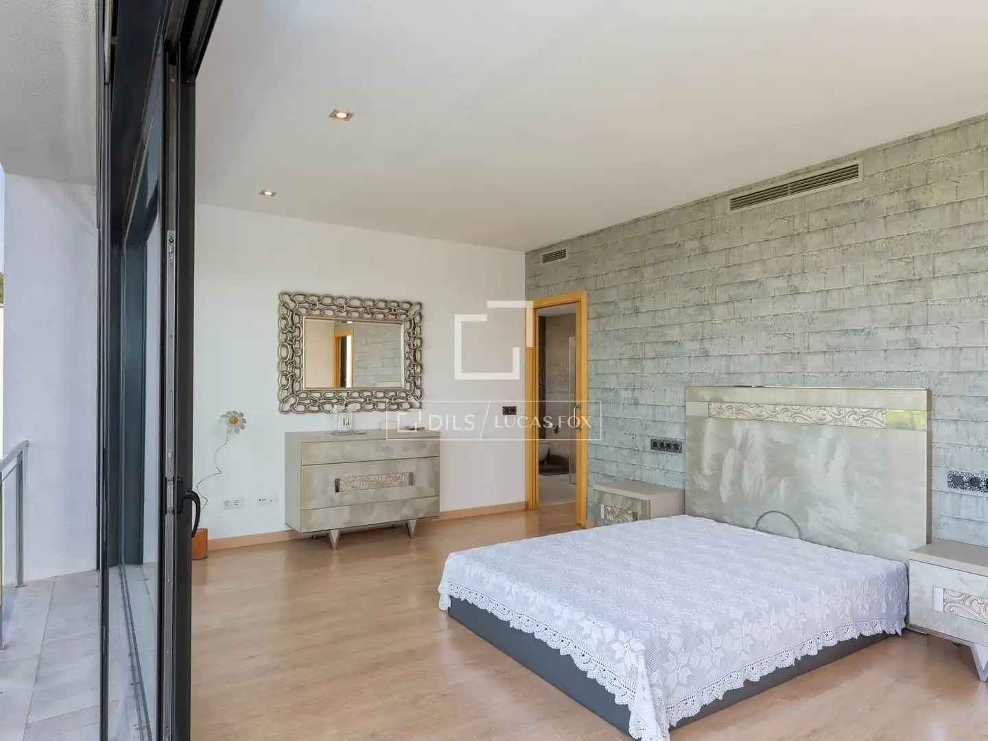 Schlafzimmer von Haus oder Chalet zum Verkauf in Lloret de Mar mit Klimaanlage, Privatgarten und Terrasse