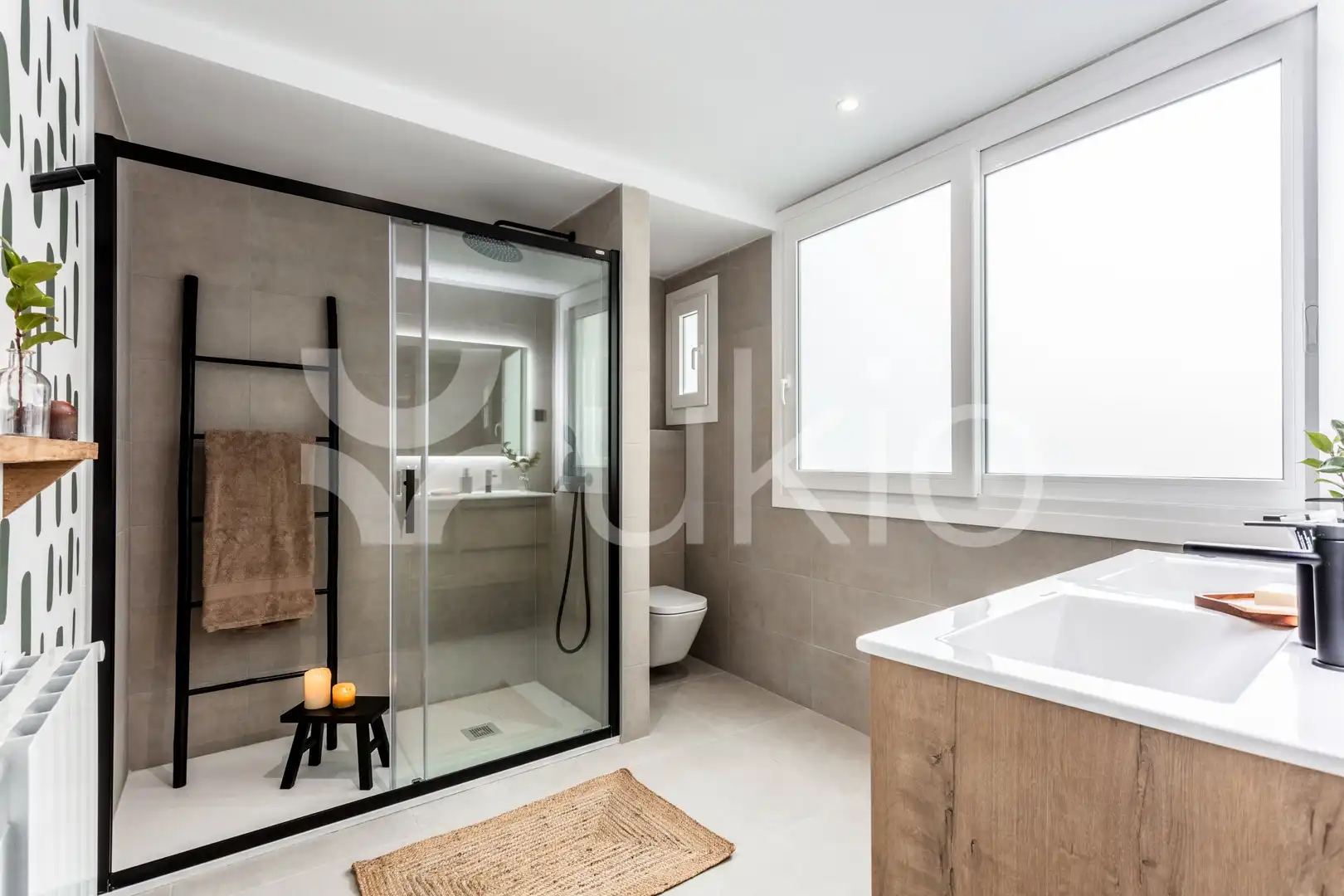 Bany de Apartament de lloguer en Madrid amb Aire condicionat, Calefacció i Moblat