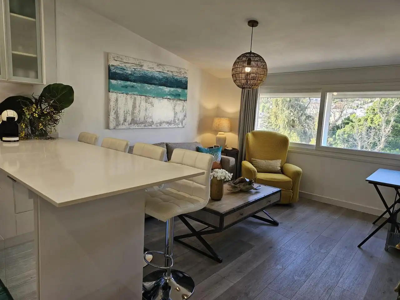 Sala de estar de Piso en venta en Torremolinos con Aire acondicionado y Amueblado