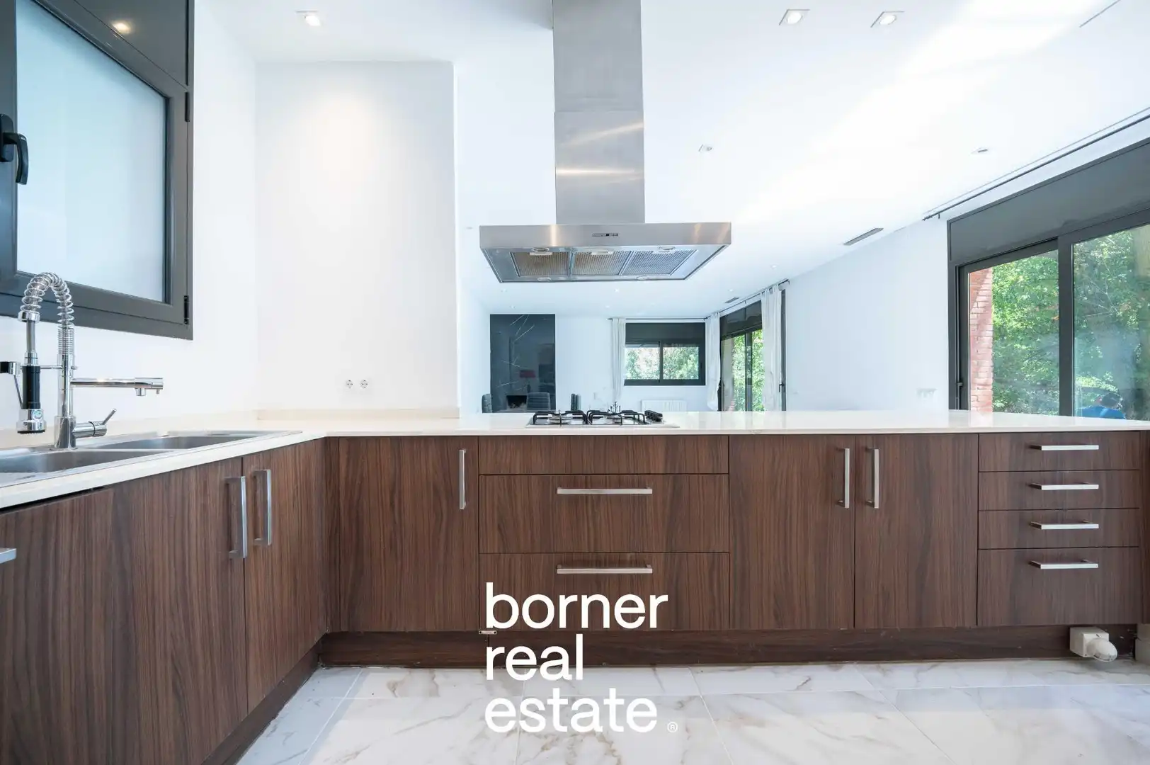 Cocina de Casa o chalet en venta en Sant Cugat del Vallès con Aire acondicionado, Calefacción y Jardín privado