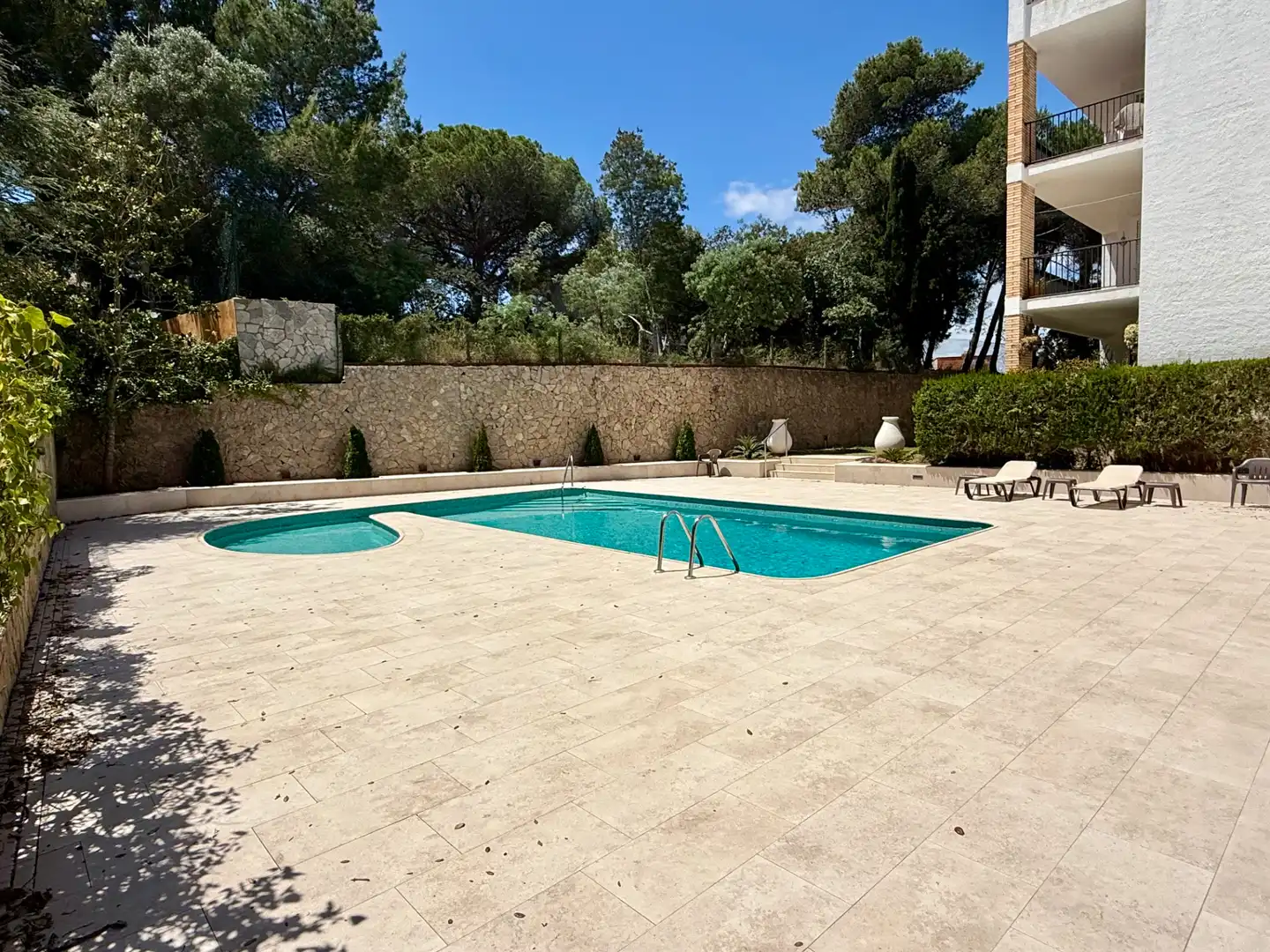 Schwimmbecken von Wohnungen zum Verkauf in Palafrugell mit Klimaanlage, Terrasse und Gemeinschaftspool